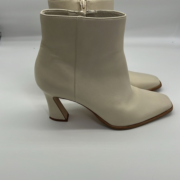 Bernardo - Bowery Leather Eggshell Square Toe Side Zipper Heeled Bootie Size 8 - Picture 3 of 16